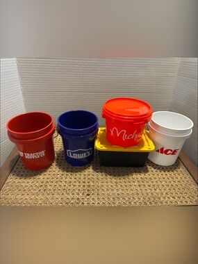 Assorted Branded Mini Buckets 🪣